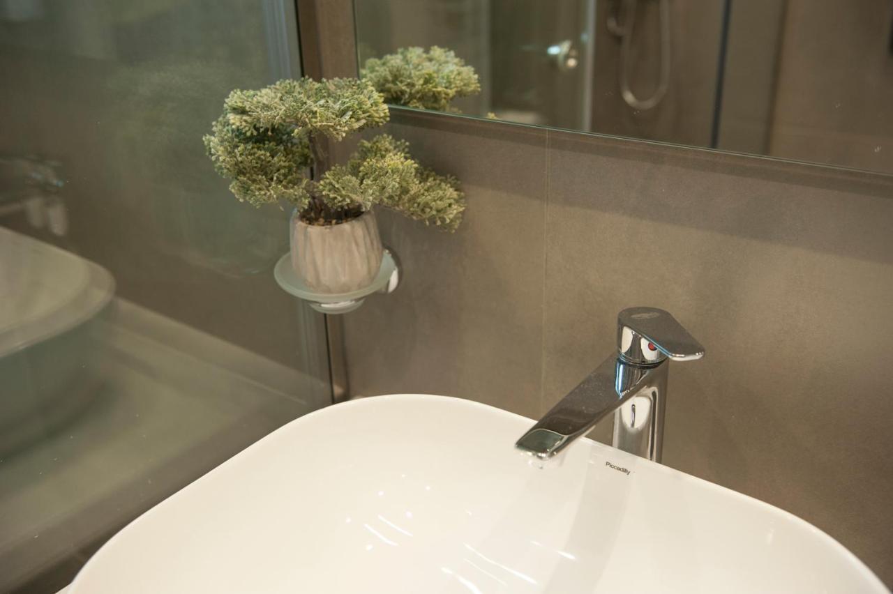 Olympia Luxury Apartment In Marousi アテネ エクステリア 写真